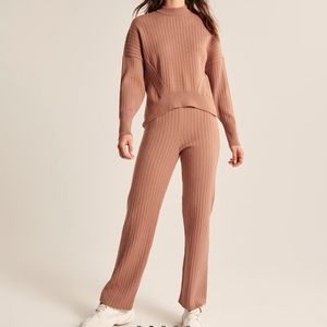 Abercrombie 90s Straight-Leg Sweater Pants XSR in Apricot Brown